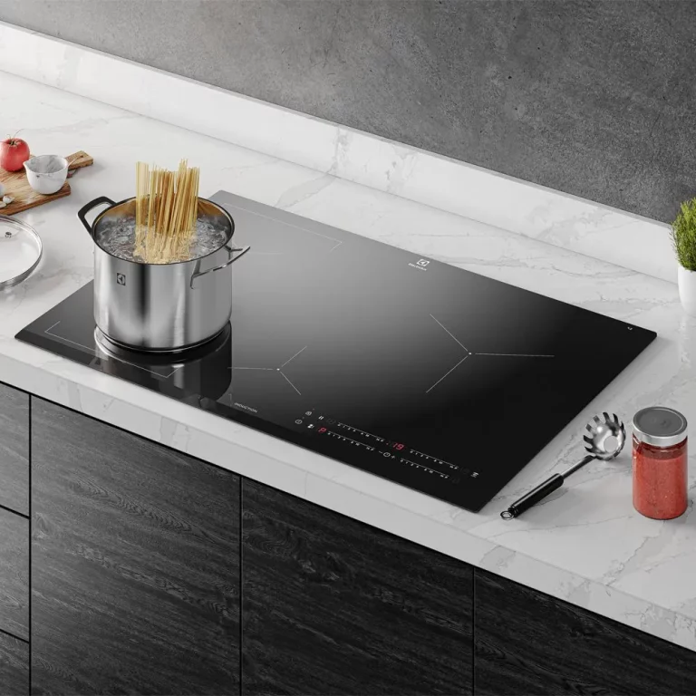 Cooktop 4 Bocas de Indução Electrolux IE80P Expert com Unicook e Timer
